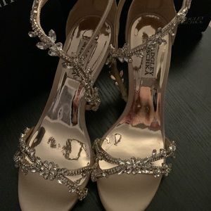 BADGLEY MISCHKA Feather Crystal Embellished Evening Wedge - New 6.5 never worn